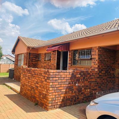 House For Sale in Zakariyya Park, Johannesburg