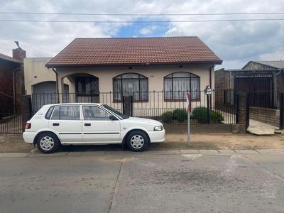 House For Sale in Meadowlands, Meadowlands