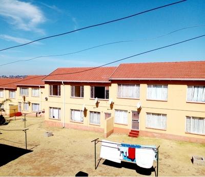 Apartment / Flat For Sale in Groblerpark, Roodepoort