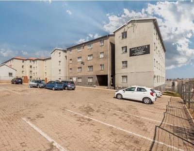 Apartment / Flat For Sale in Fleurhof, Roodepoort
