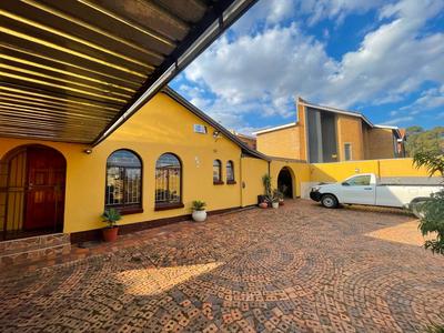 House For Sale in Lenasia South, Johannesburg