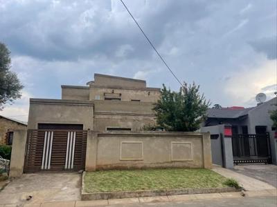 Cottage For Rent in Moroka, Soweto
