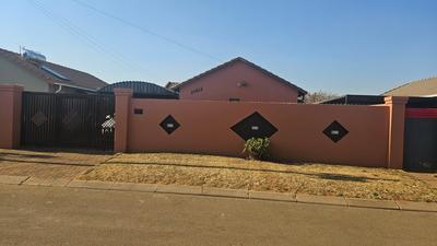 Cottage For Rent in Protea Glen, Soweto